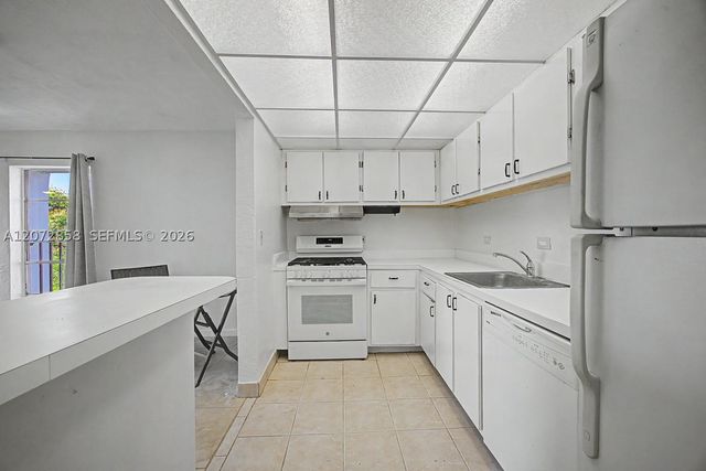 6900 N Kendall Dr A409, Pinecrest, FL 33156