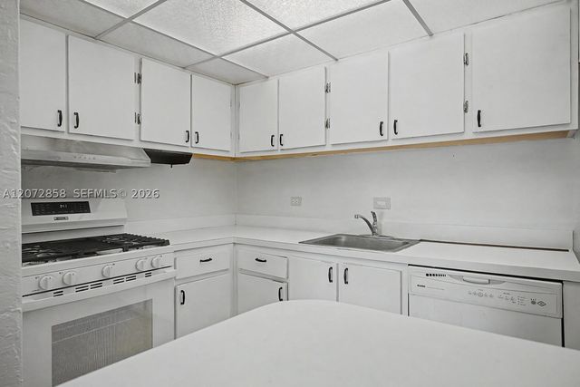 6900 N Kendall Dr A409, Pinecrest, FL 33156