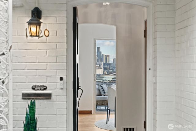 1820 W Magnolia Way W, Seattle, WA 98199