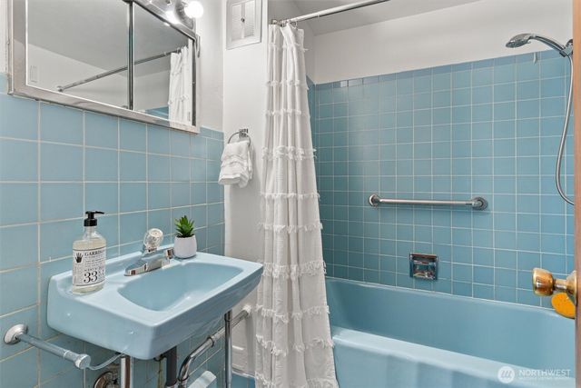 1820 W Magnolia Way W, Seattle, WA 98199