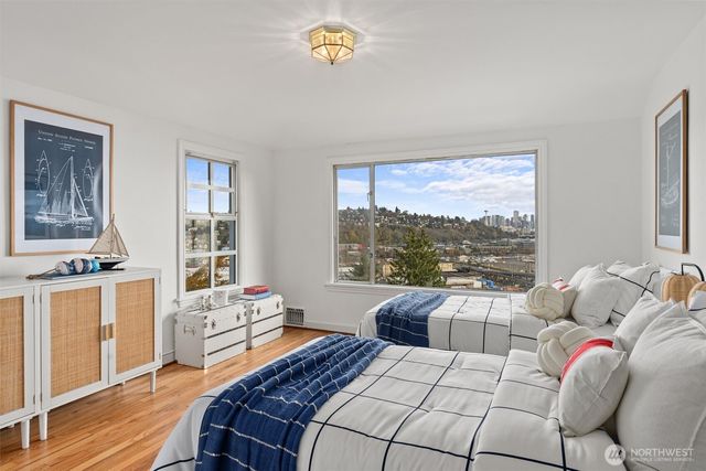 1820 W Magnolia Way W, Seattle, WA 98199