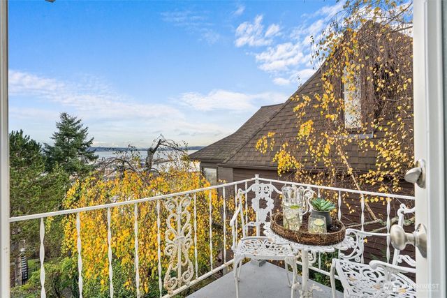 1820 W Magnolia Way W, Seattle, WA 98199