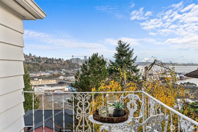 1820 W Magnolia Way W, Seattle, WA 98199