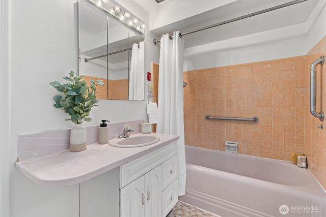 1820 W Magnolia Way W, Seattle, WA 98199