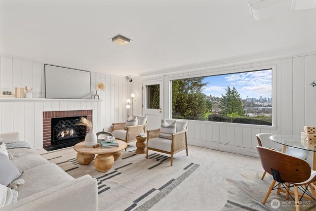 1820 W Magnolia Way W, Seattle, WA 98199