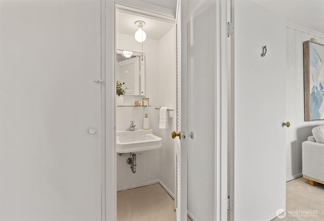 1820 W Magnolia Way W, Seattle, WA 98199