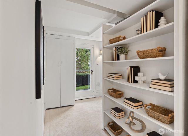 1820 W Magnolia Way W, Seattle, WA 98199