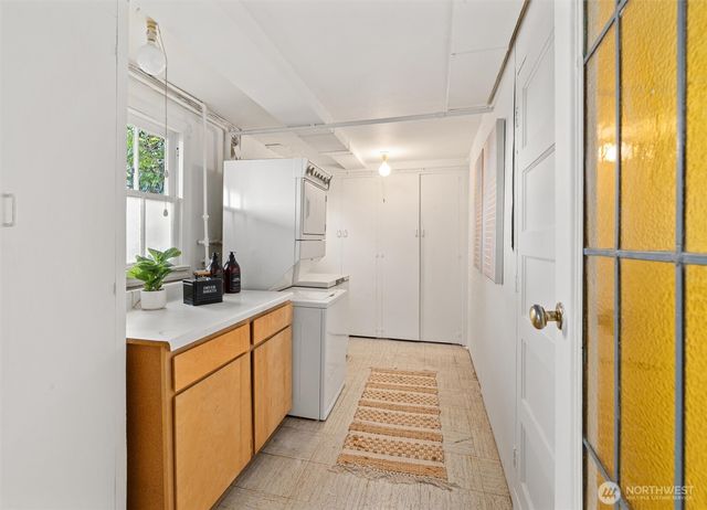 1820 W Magnolia Way W, Seattle, WA 98199