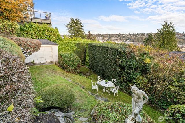 1820 W Magnolia Way W, Seattle, WA 98199