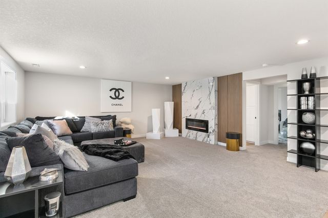 610 NW Georgetown Drive, Waukee, IA 50263