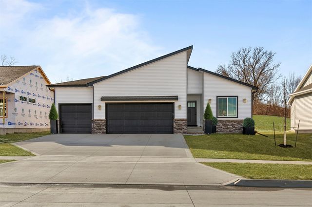 610 NW Georgetown Drive, Waukee, IA 50263