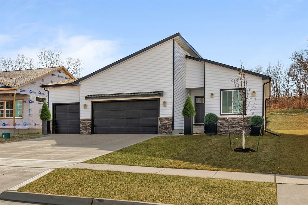 610 NW Georgetown Drive, Waukee, IA 50263