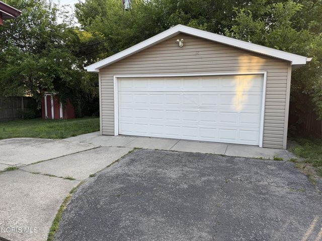 3747 Stannard Drive, Toledo, OH 43613