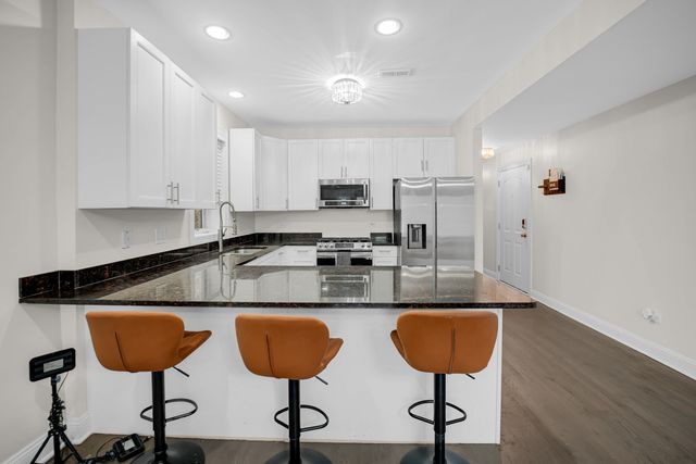 31 E 26th Street 4, Chicago, IL 60616