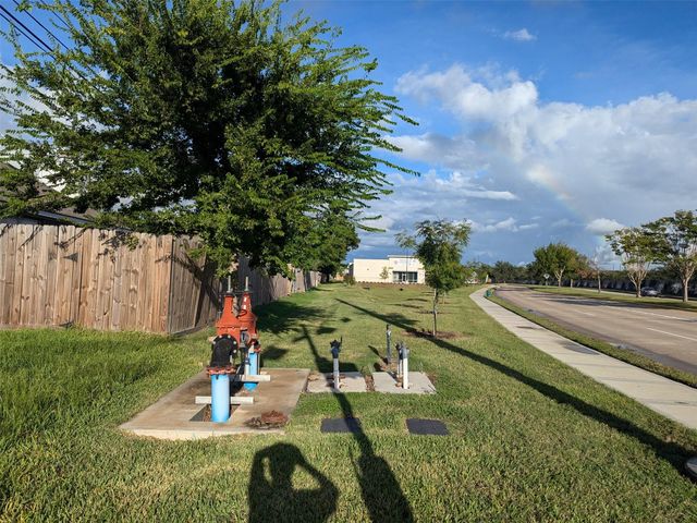 2402 Raintree Village Drive, Katy, TX 77449