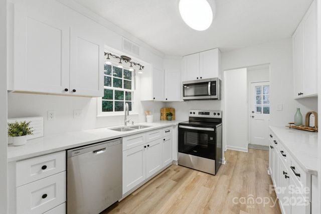 1101 Smoke House Drive, Charlotte, NC 28270