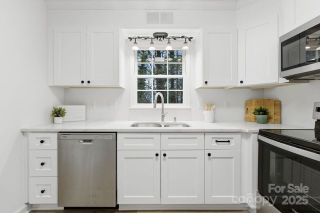 1101 Smoke House Drive, Charlotte, NC 28270