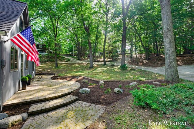 18075 Sunset Drive, Grand Haven, MI 49417