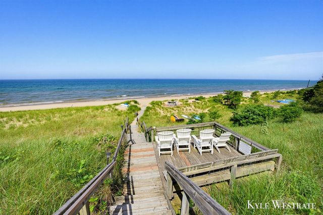 18075 Sunset Drive, Grand Haven, MI 49417