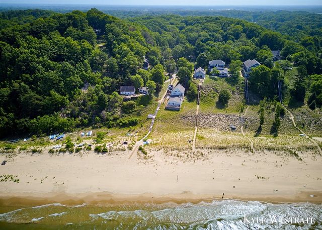 18075 Sunset Drive, Grand Haven, MI 49417