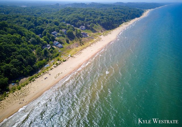 18075 Sunset Drive, Grand Haven, MI 49417
