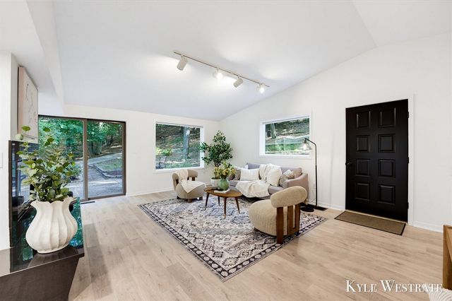 18075 Sunset Drive, Grand Haven, MI 49417