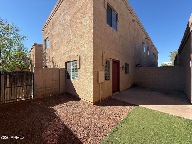 2834 E TRACY Lane 1, Phoenix, AZ 85032
