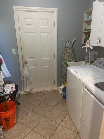 25830 Belledale Street, Taylor, MI 48180