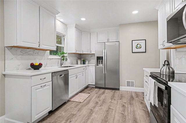 274 Newton Rd, Greece, NY 14626