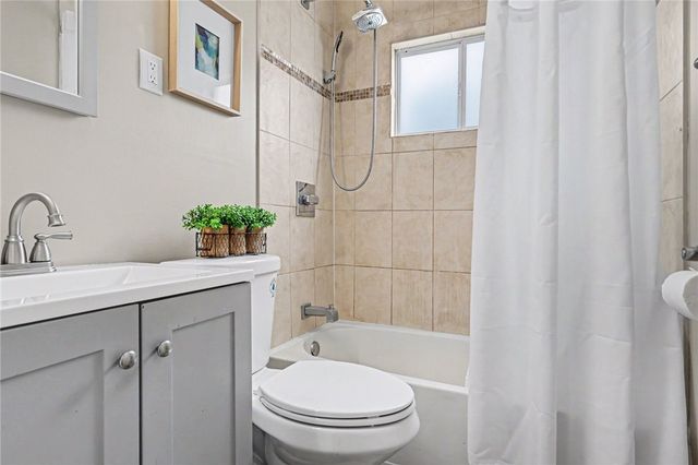274 Newton Rd, Greece, NY 14626