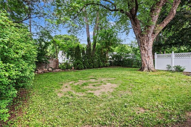 274 Newton Rd, Greece, NY 14626