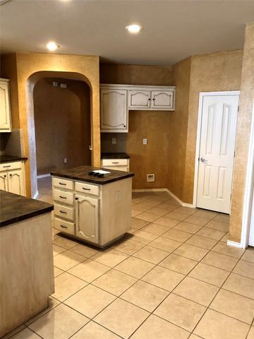 4016 Petersburg Drive, Fort Worth, TX 76244