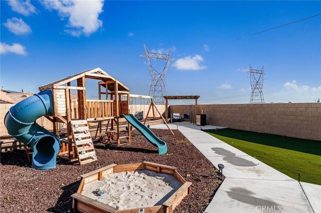 13374 Luna, Victorville, CA 92392