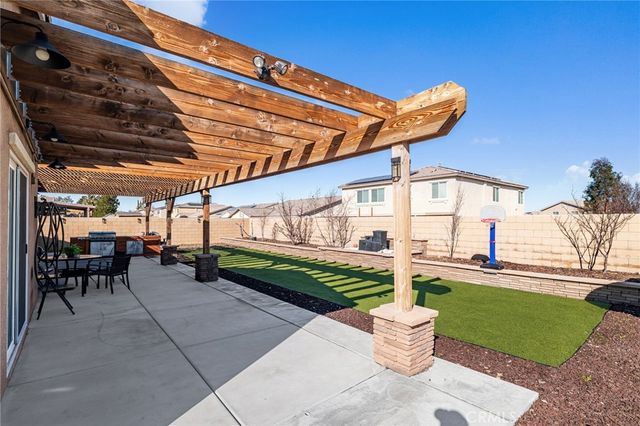 13374 Luna, Victorville, CA 92392