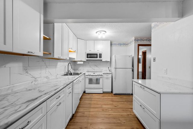 5683 W Bavarian Pass, Fridley, MN 55432