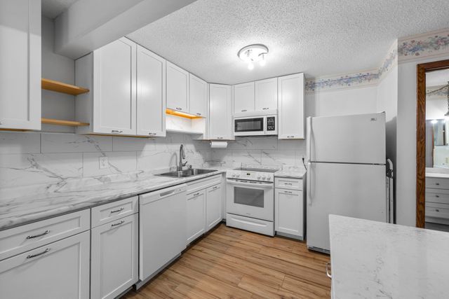 5683 W Bavarian Pass, Fridley, MN 55432