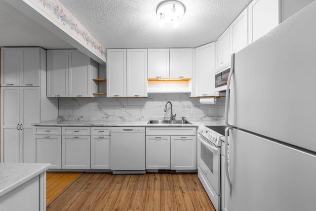 5683 W Bavarian Pass, Fridley, MN 55432