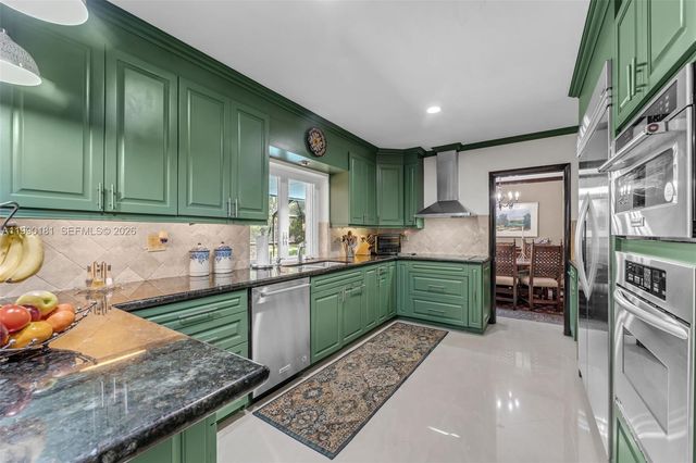 7405 SW 164th St, Palmetto Bay, FL 33157