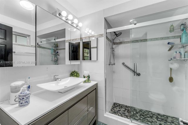 7405 SW 164th St, Palmetto Bay, FL 33157