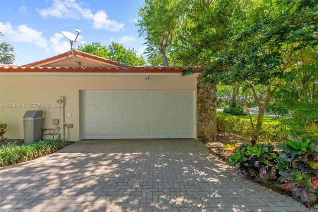 7405 SW 164th St, Palmetto Bay, FL 33157