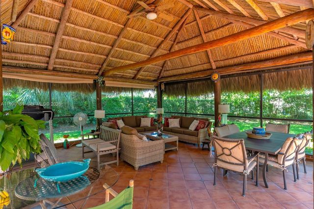 7405 SW 164th St, Palmetto Bay, FL 33157