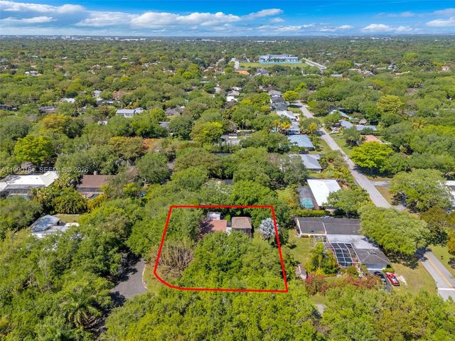 7405 SW 164th St, Palmetto Bay, FL 33157