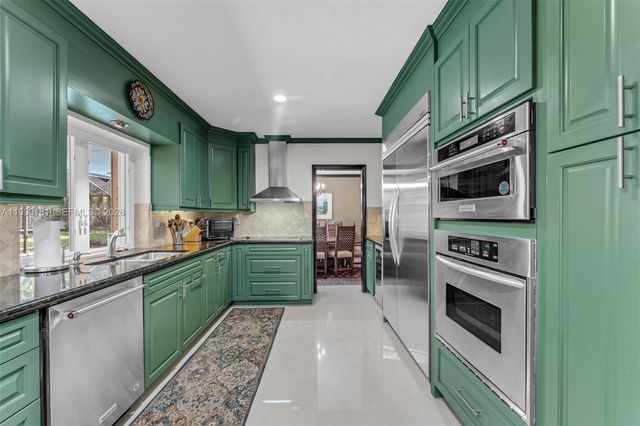 7405 SW 164th St, Palmetto Bay, FL 33157