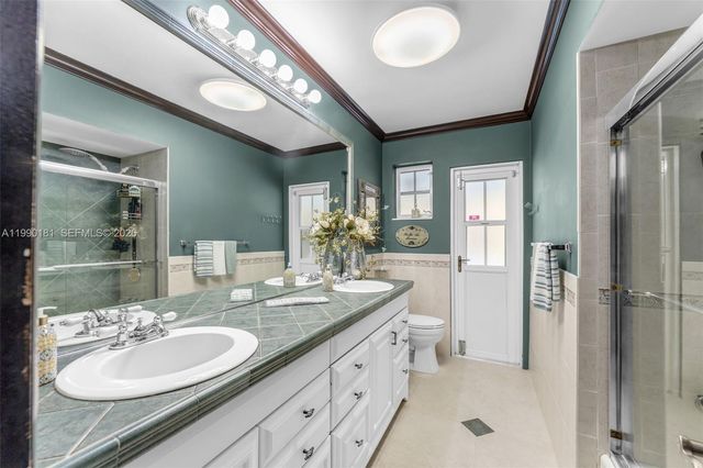 7405 SW 164th St, Palmetto Bay, FL 33157