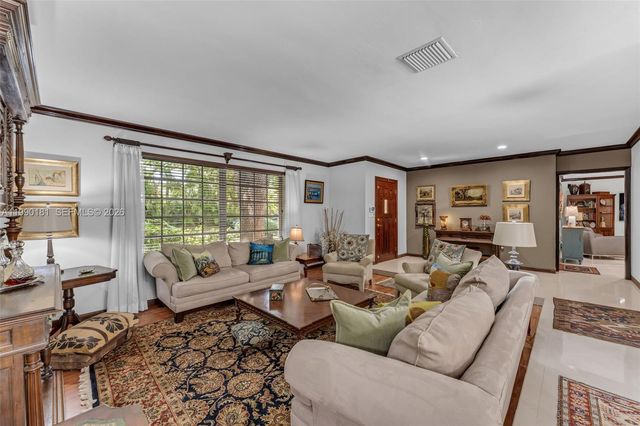 7405 SW 164th St, Palmetto Bay, FL 33157