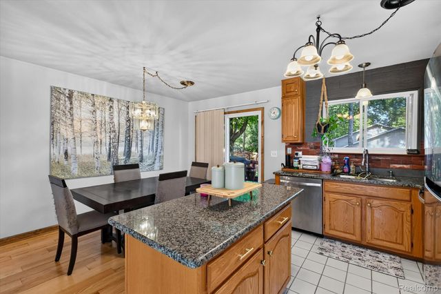 1570 South Boulevard W, Rochester Hills, MI 48309