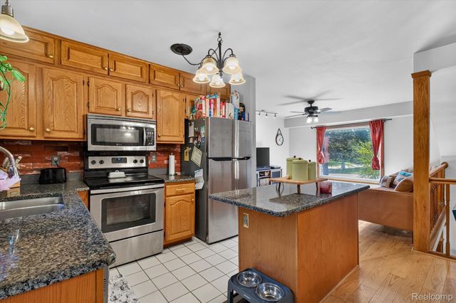1570 South Boulevard W, Rochester Hills, MI 48309