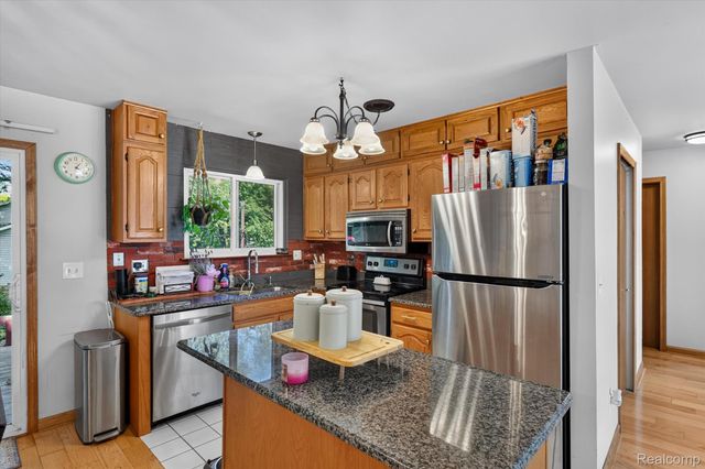 1570 South Boulevard W, Rochester Hills, MI 48309