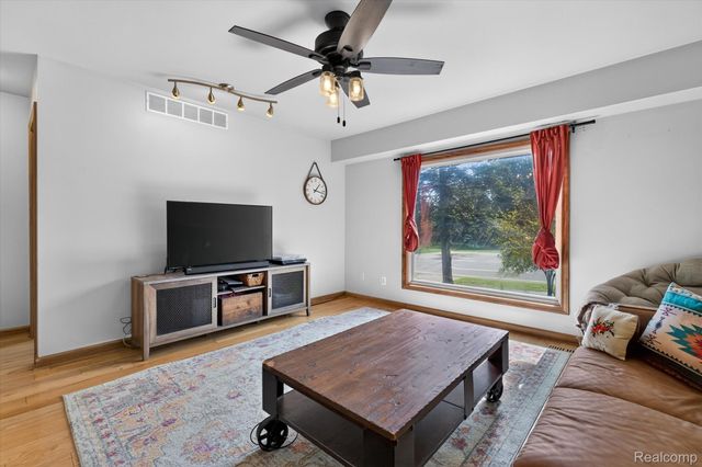 1570 South Boulevard W, Rochester Hills, MI 48309