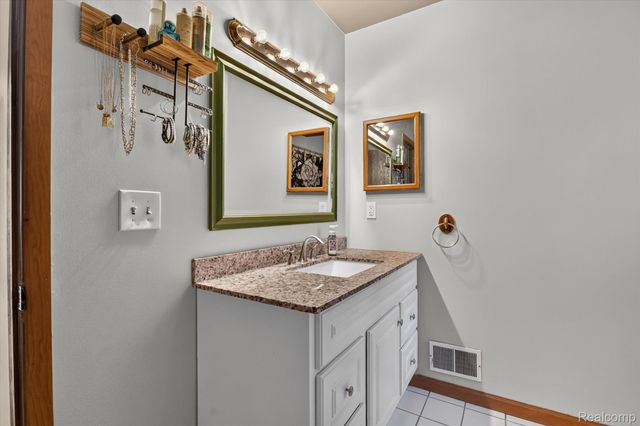1570 South Boulevard W, Rochester Hills, MI 48309